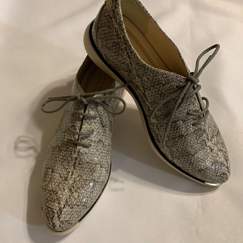 Cole Haan Size 6 grand ambition series gray reptile print
